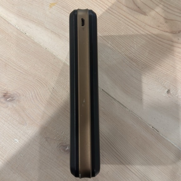 Black Portable Chargers - Picture 3 of 11